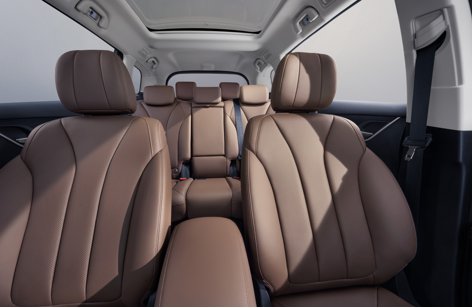 Nội thất 3 hàng ghế, 7 chỗ ngồi, thoải mái cho cả hành trình dài